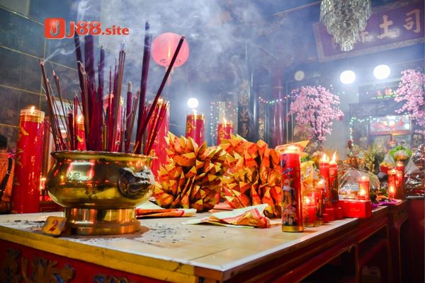 Mơ thấy lửa cháy trên bàn thờ có phải là điềm xấu không Mơ thấy lửa cháy trên bàn thờ có phải là điềm xấu không